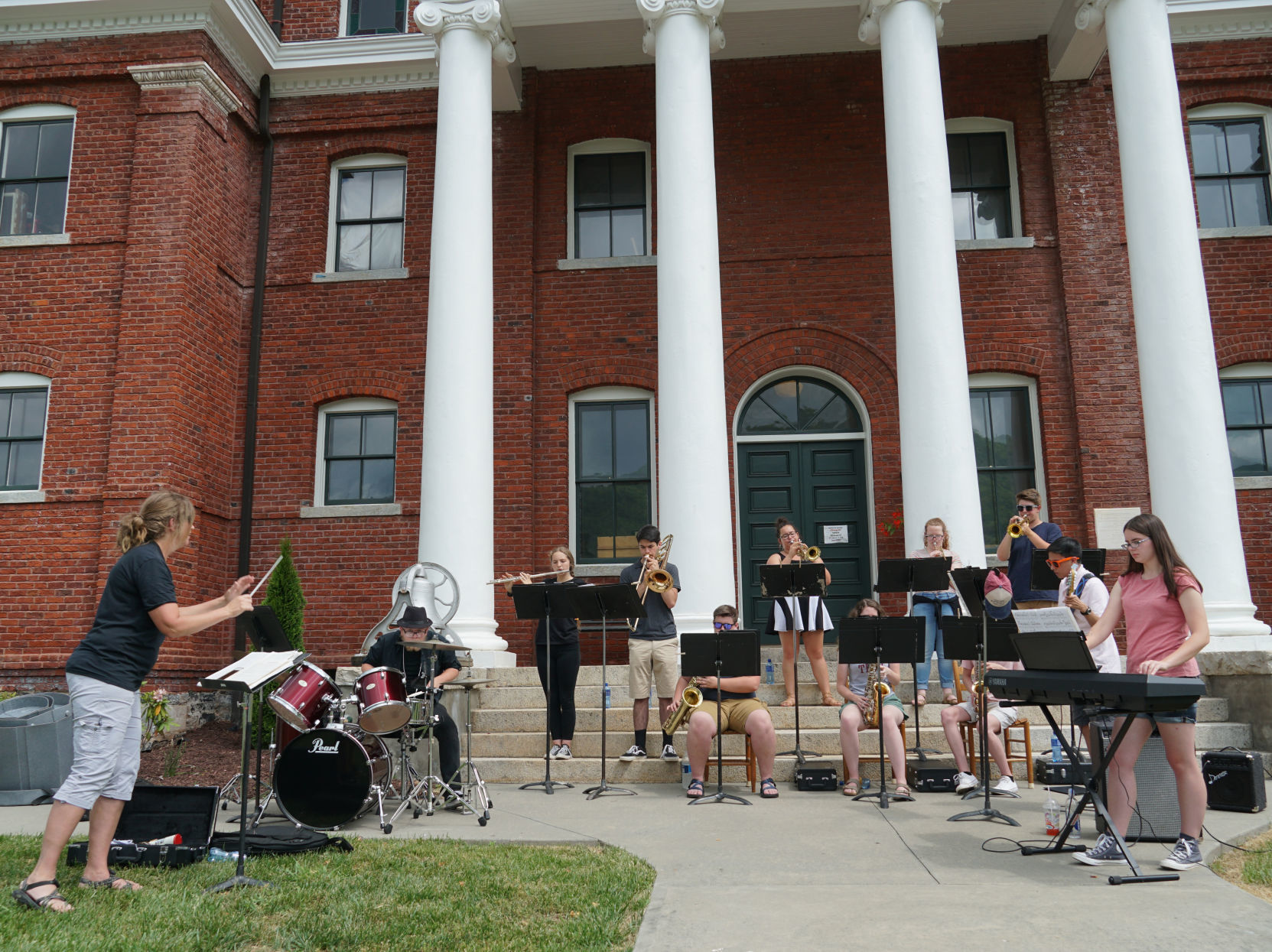 Jazz Ensemble performs outside old courthouse